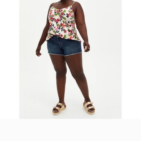 Torrid 3.5 Inch Vintage Stretch Mid-Rise Jean Short - Picture 4 of 7